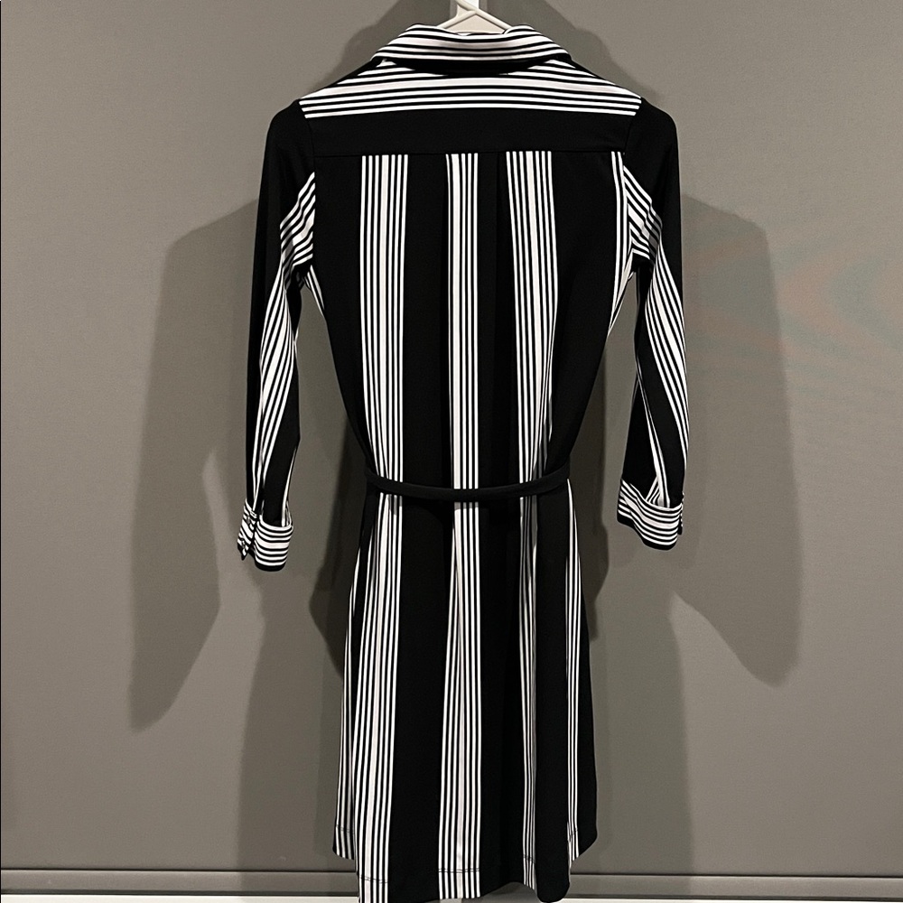 B&W Belted Shirt Dress with Pockets - Picture 8 of 8